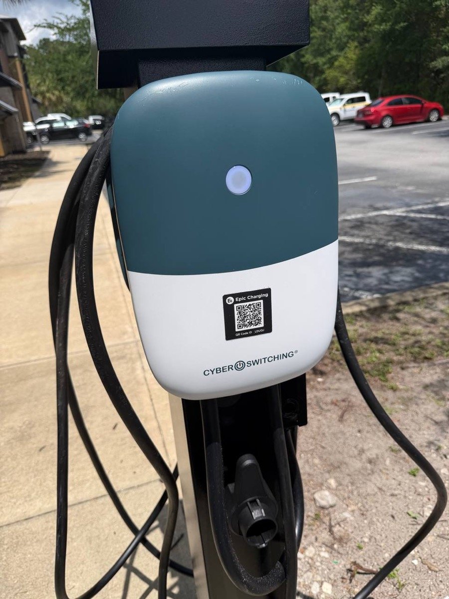 CSE1 Dual Level 2 EV charger by CyberSwitching